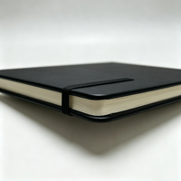 Carnet de notes A5 en cuir PU noir, reliure parfaite, couverture rigide, pages lignées standard 80 GSM, coins arrondis, logo personnalisé en feuille d'or