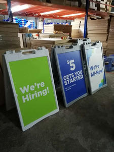 Espositore Pubblicitario Portatile Pieghevole a Doppia Faccia con Struttura a Cavalletto, Riempibile con Acqua, Ecologico e Riciclabile, 61x91 cm - Product Image 3