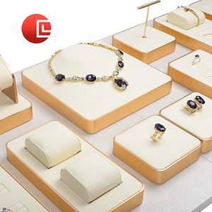 Set Espositore per Gioielli di Lusso CHEN LU Beige - Design Personalizzabile, Struttura in Metallo, Supporto OEM, Eccellenza nel Retail CL-6019 - Product Image 1