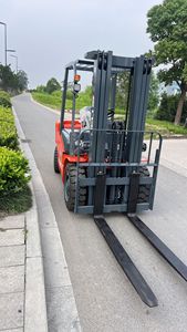 Легкий дизельный вилочный погрузчик 3 тонны с цельнолитыми шинами, кондиционером для кабины погрузчика, компактным двигателем для ручного погрузчика - Product Image 3