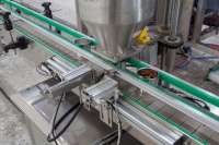 Machine de remplissage de granulés multifonctionnelle pour petites entreprises, entièrement automatique, avec peseuse linéaire, ligne de remplissage de bouteilles