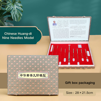 Modèle de neuf aiguilles d'acupuncture classiques chinoises Huang-di, ensemble de présentation de neuf aiguilles anciennes de la MTC pour l'enseignement, l'étude et la collection