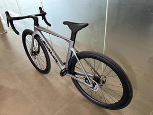 Bicicleta de Carretera <span class=keywords><strong>SAVA</strong></span> 105-R7000 de Fibra de Carbono Completa con 22 Velocidades y Frenos de Disco Ultraligera de 8.9 KG para Adultos - Product Image 5