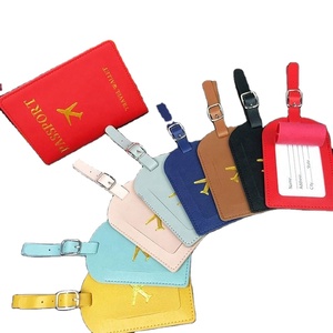 Juego de Fundas Personalizadas para Pasaportes y Etiquetas para Equipaje - Regalo de San Valentín para Recién Casados, Parejas, Compromiso, Luna Llena - Product Image 3