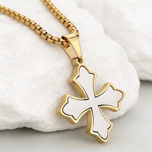 Colgante Religioso Clásico de Cruz de Acero Inoxidable Chapado en Oro Vintage para Mujer con Borde Floral Cepillado - Product Image 4