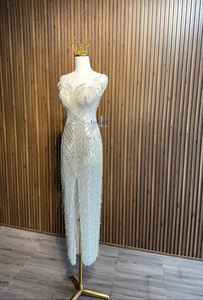 Robe fourreau élégante en soie pour femme avec manches courtes, ornée de strass haut de gamme, idéale pour les soirées et les fêtes - Product Image 2