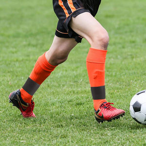 Nuevas Cintas Antideslizantes de Silicona para Fútbol, Protectores de Espinilleras para Adultos, Jóvenes y Niños, 3 Tamaños - Product Image 4