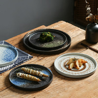 Assiette de service plate ronde en céramique bleue de haute qualité, en porcelaine japonaise, pour artistes, en gros, pour hôtels et restaurants
