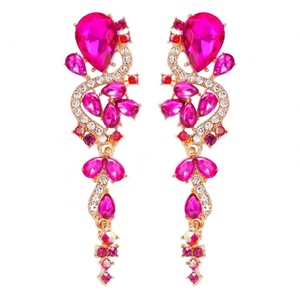 Boucles d'oreilles en alliage incrustées de diamants, nouvelles boucles d'oreilles géométriques à pendentif entièrement serties de diamants pour les fêtes, banquet élégant, boucles d'oreilles en acrylique - Product Image 5