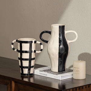 Vases à fleurs en céramique modernes faits à la main, glaçure mate, ornements décoratifs pour la décoration intérieure, pour table ou salon - Product Image 4