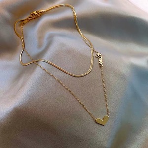 Collar de cadena plana de acero inoxidable chapado en oro de 18k de varias capas con colgante de doble capa con letras, palabras y corazón. - Product Image 4