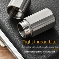 Mini briquet en titane étanche en forme de capsule, porte-clés, étui de voyage pour le camping et la randonnée en cas d'urgence