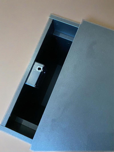 שולחן שחור מודרני לצד המיטה החזה של מגירות עם תא מוסתר ונעילה אלקטרונית לאחסון כסף ותכשיטים - Product Image 2