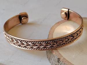Brazalete Magnético de Cobre Trenzado Elegante de Excelente Calidad con Acabado Pulido para Mejorar la Circulación y Uso Diario en Venta - Product Image 6