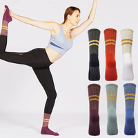 Calcetines de Yoga de Elasticidad Moderada para Pilates, Ajuste Ceñido, Antideslizantes, Color Personalizado, MOQ Bajo, Calcetines hasta la Pantorrilla