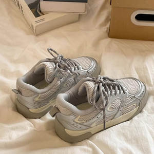 Chaussures de sport pour femmes respirantes à lacets, nouveau style printemps-hiver-automne, avec un design unique pour les occasions de loisirs et de sport quotidiennes - Product Image 4