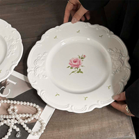 Service de table en porcelaine de style vintage crème, embossé, fabriqué en Chine, sur mesure, 4 pièces.