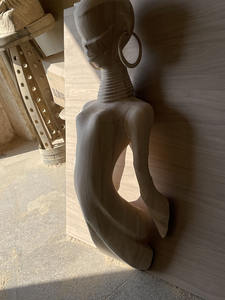 Estatua de Madera de Tamaño Real de una Belleza Africana, Estilo Moderno de Mediados de Siglo - Product Image 6