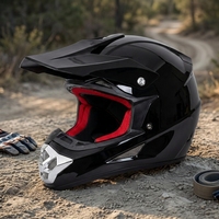 Casque de moto tout-terrain noir brillant