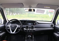 Camionnette électrique Dongfeng à moteur simple R18, fourgonnette légère avec intérieur en cuir de bonne qualité, boîte de vitesses manuelle, vente chaude en Chine