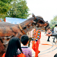 Dinosaure animatronique grandeur nature, modèle simulé, costume de dinosaure marchant, taille adulte, personnalisation possible, fabrication en usine