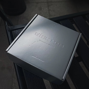 Tùy Chỉnh Kích Thước Bạc Có Thể Gập Lại Cứng Nhắc Kraft Giấy Vận Chuyển Hộp Không Thấm Nước Doanh Nghiệp Nhỏ Bao Bì Cho Nến Quần Áo Dập Nổi - Product Image 3