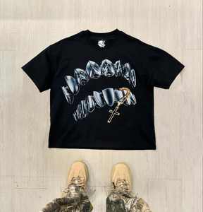 T-shirt Boxy da Uomo con Grafica Grillz Cross Chain, Oversize Streetwear Y2K, Manica Corta, 100% Cotone Jersey, Stampa Logo Frontale - Product Image 3