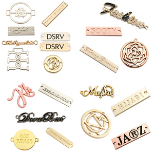 Étiquette personnalisée avec <span class=keywords><strong>logo</strong></span> de <span class=keywords><strong>marque</strong></span> en métal pour vêtements, nom gravé, pour sous-vêtements, maillots de bain et foulards - Product Image 1