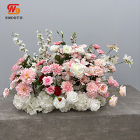 Arche de mariage en forme de cœur avec fleurs de lys artificielles, design lisse et nouveau