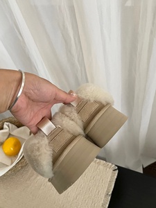 Botas de nieve de lujo para mujer, hechas a medida, con el último estilo, engrosadas para mayor calidez, antideslizantes, botas de suela gruesa a la moda. - Product Image 3