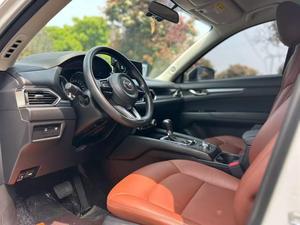 <span class=keywords><strong>MAZDA</strong></span> <span class=keywords><strong>CX5</strong></span> 2024 <span class=keywords><strong>USADO</strong></span>, 2.0L, AUTOMÁTICO, 2WD, EDICIÓN COMFORT, 5 PUERTAS, 5 ASIENTOS, SUV DE GASOLINA, 155 CV, INHALACIÓN NATURAL, COLOR BLANCO CON DETALLES NARANJA - Product Image 5