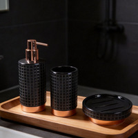 Nouvel ensemble de salle de bain en céramique 4 pièces avec poignée et tête de pompe en or rose, accessoires de salle de bain en stock avec brosse WC