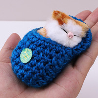 Vente en gros mini chats qui dorment en pantoufles miaou son chatons en peluche pour la décoration intérieure mini chats qui dorment avec poupée sonore
