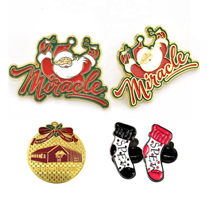 Broche en émail personnalisée pour hommes et femmes, chapeau, <span class=keywords><strong>pull</strong></span>, mignon, dessin animé, épingles de revers, broche d'arbre de noël - Product Image 3