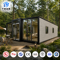 Maison conteneur préfabriquée extensible à double ailes, villa pliable, maison capsule spatiale avec salle de bain et balcon pour hôtel et villa