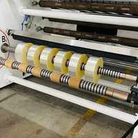 Petite machine de découpe et de rembobinage de rouleaux de papier entièrement automatique avec moteur de pompe PLC Mitsubishi pour opérations en espace limité