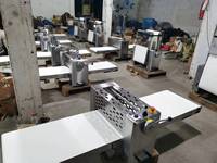 Machine de boulangerie Machine électrique fabricant de pâtes Machine stratification Croissant pour pâte presse pâte rouleau pâte laminoir style de table