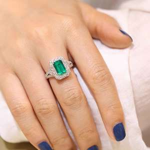 Anello vintage con smeraldo quadrato per donna, elegante gioiello da anniversario - Product Image 2