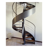 Escaliers d'intérieur en colimaçon pour villas Escalier résidentiel circulaire en chêne massif Balustres en acier inoxydable Rail en verre