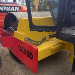 Rodillo vibratorio DYNAPAC CA25D/CA30D usado a la venta, fabricado en EE. UU./Japón, motor diésel/gasolina de 25 toneladas de peso operativo - Product Image 4