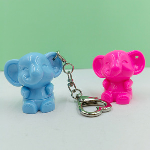 Vente en gros de produits Baume à lèvres vide en forme de petit éléphant avec porte-clés bricolage Conteneur de luxe <span class=keywords><strong>Tube</strong></span> de boue pour les lèvres Emballage cosmétique - Product Image 2