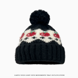 Bonnet en laine style Fair Isle avec pompon cerise mignon pour femme, bonnet tricoté confortable et polyvalent avec protection pour les oreilles pour l'automne et l'hiver - Product Image 1