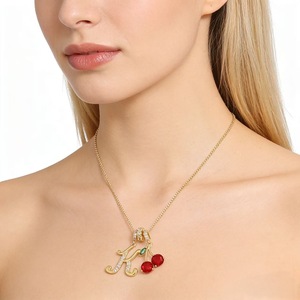 Collar con Inicial de Mariposa en Aleación de Cobre Chapado en Oro de 18K OEM, con Dije de Circonita Roja, Colgante Delicado Personalizado para Mujer - Product Image 1