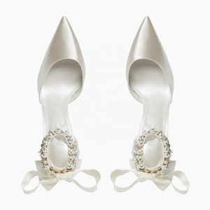 <span class=keywords><strong>Scarpe</strong></span> da Sposa <span class=keywords><strong>Eleganti</strong></span> in Raso e Pelle Bianca di Alta Qualità con Perle alla Caviglia e Tacco Alto Personalizzate da <span class=keywords><strong>Donna</strong></span> - Product Image 5