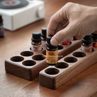 Meilleures ventes transfrontalières : Présentoir de rangement en bois massif pour huiles essentielles de noix, de bureau, à compartiments, pour cosmétiques, modèle simple