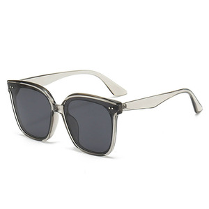 Lunettes <span class=keywords><strong>de</strong></span> soleil rondes à monture transparente grise rétro surdimensionnée à la mode Tr90 Uv400 Qualité polarisée - Product Image 1