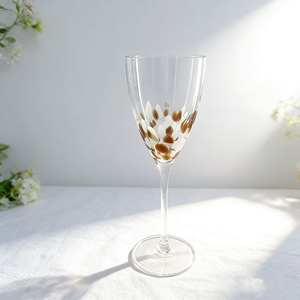 Série de Verres à Vin Rouge Colorés et Gobelets à <span class=keywords><strong>Champagne</strong></span> Personnalisés en Verre Soufflé Main, Style Vintage Médiéval Durable - Product Image 3