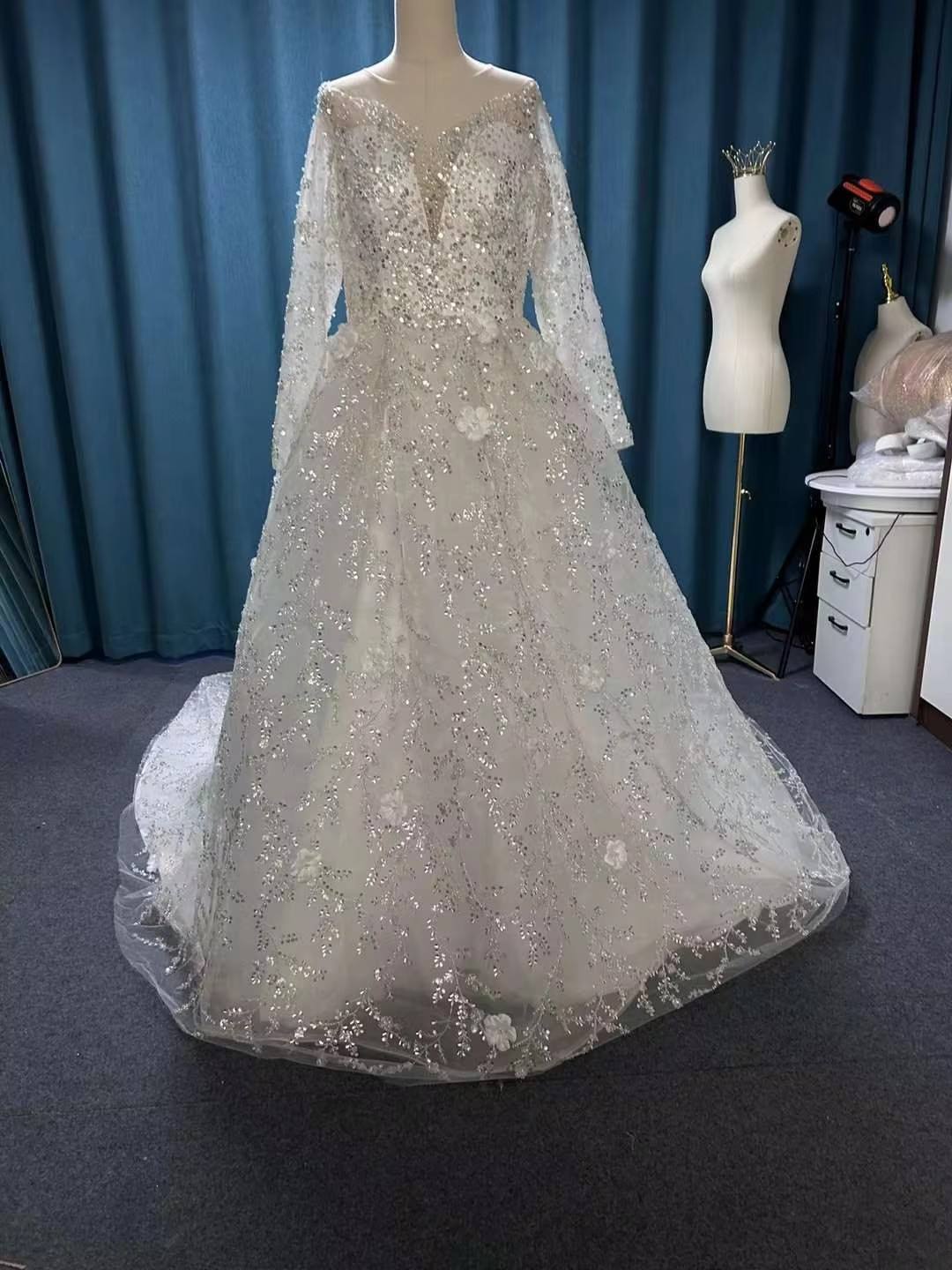 แขนยาวสีขาว