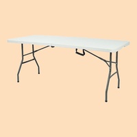 Ensemble de luxe pliable pour camping et extérieur, comprenant un téléviseur pliable, une chaise pliable, des accessoires de jeu, et une table de café et de repas moderne en bois
