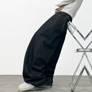 Jeans amples en denim noir surdimensionnés avec broderie florale, style streetwear décontracté pour hommes - Product Image 4
